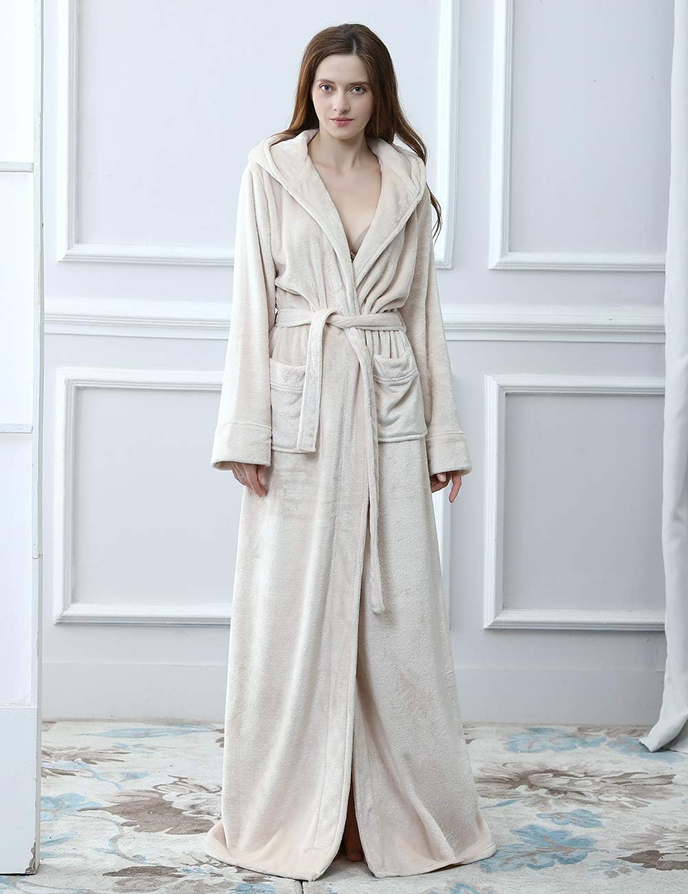 CozyFluff fleece ochtendjas met capuchon, heerlijk zacht en warm voor iedereen.