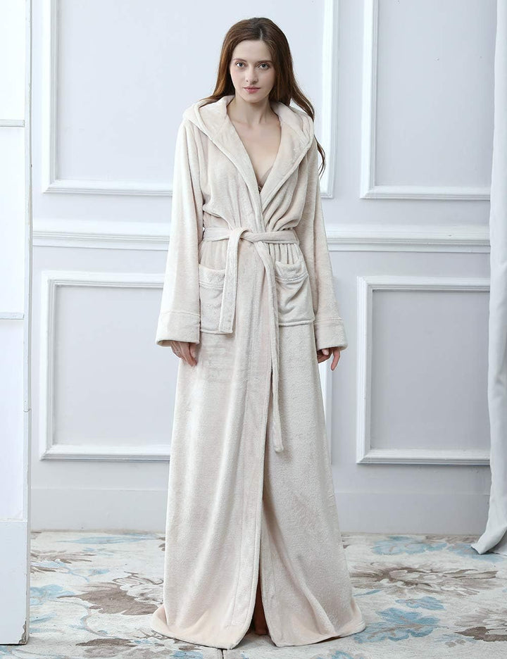 CozyFluff fleece ochtendjas met capuchon, heerlijk zacht en warm voor iedereen.