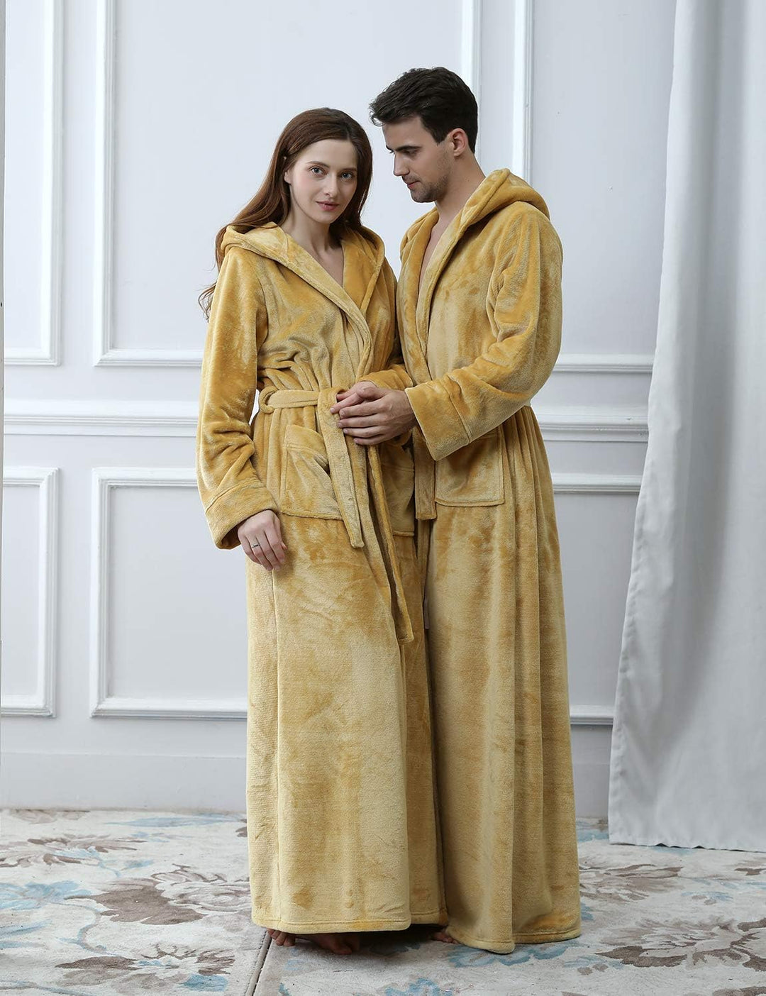 Comfortabele unisex ochtendjas met capuchon, van warm pluizig CozyFluff fleece.