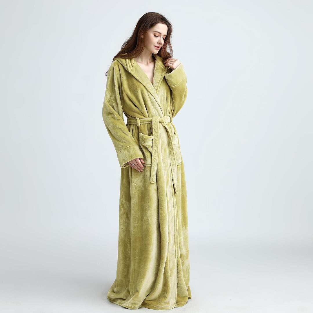 Warme unisex ochtendjas met capuchon, pluizig fleece CozyFluff; voor heerlijke momenten.