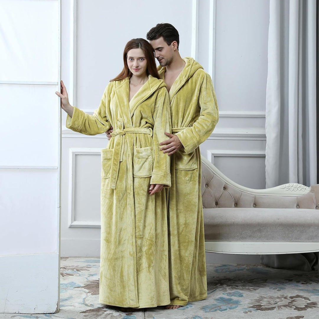 CozyFluff badjas met capuchon, van zacht fleece, unisex; voor comfort en warmte.