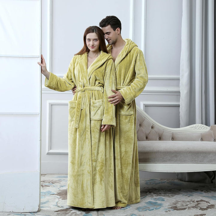 CozyFluff badjas met capuchon, van zacht fleece, unisex; voor comfort en warmte.