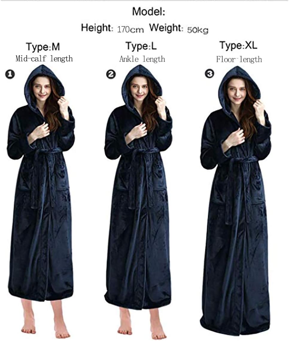 Comfortabele warme unisex badjas van pluizig fleece met capuchon; CozyFluff design.
