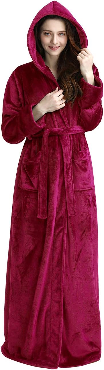 CozyFluff fleece badjas met capuchon, unisex; zacht, warm en ideaal voor ontspanning.