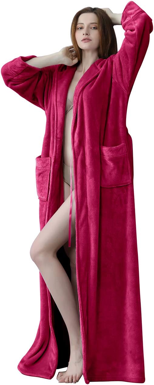 Pluizige unisex badjas met capuchon, van CozyFluff fleece; het perfecte comfort.