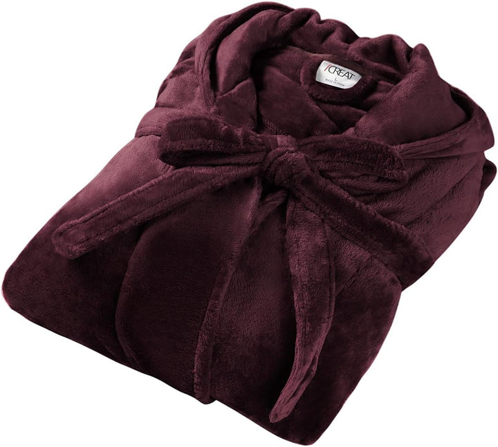 Unisex badjas CozyFluff van zacht fleece met capuchon; ideaal voor winteravonden.