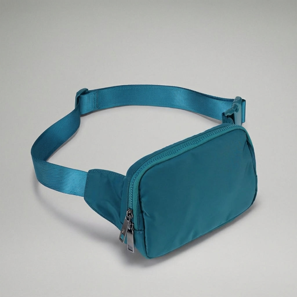 Pocklet compacte crossbody tas, gemaakt van duurzaam en waterafstotend nylon, een veilige plek voor waardevolle spullen.
