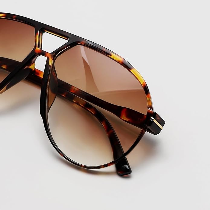 Beschermende jaren '70 aviator zonnebril. Unisex model met UV400 bescherming en retro oversized frame.