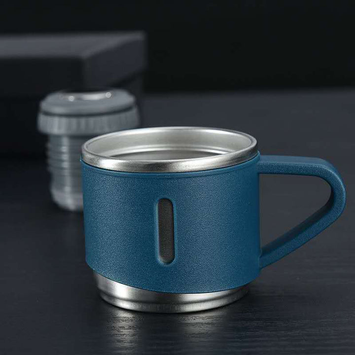 Ergonomische roestvrije drinkfles met makkelijke sluiting, ideaal voor onderweg.