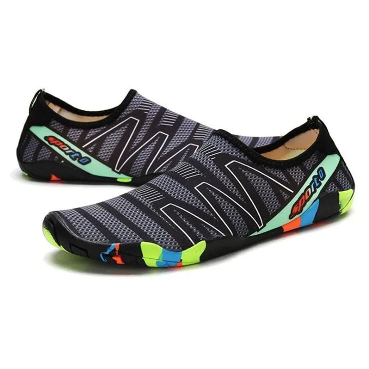 Comfortabele unisex AquaFlex waterschoenen voor strandwandelingen, zwemmen en peddelen, met antislipzool.