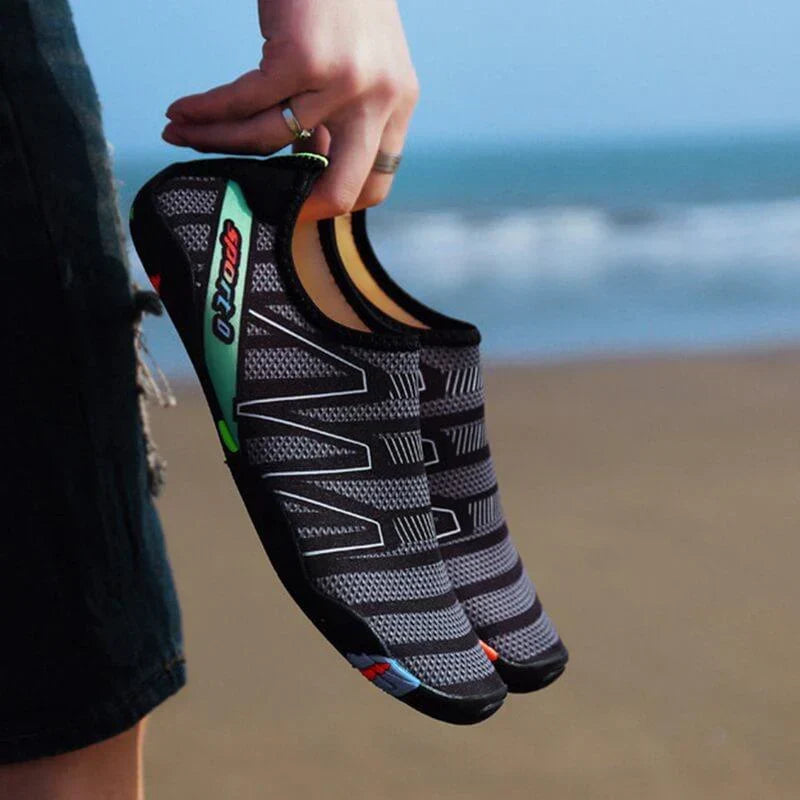 AquaFlex waterschoenen unisex, sneldrogend en robuust voor diverse watersporten, van kajakken tot snorkelen.