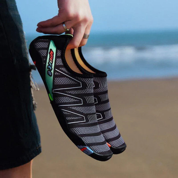 AquaFlex waterschoenen unisex, sneldrogend en robuust voor diverse watersporten, van kajakken tot snorkelen.