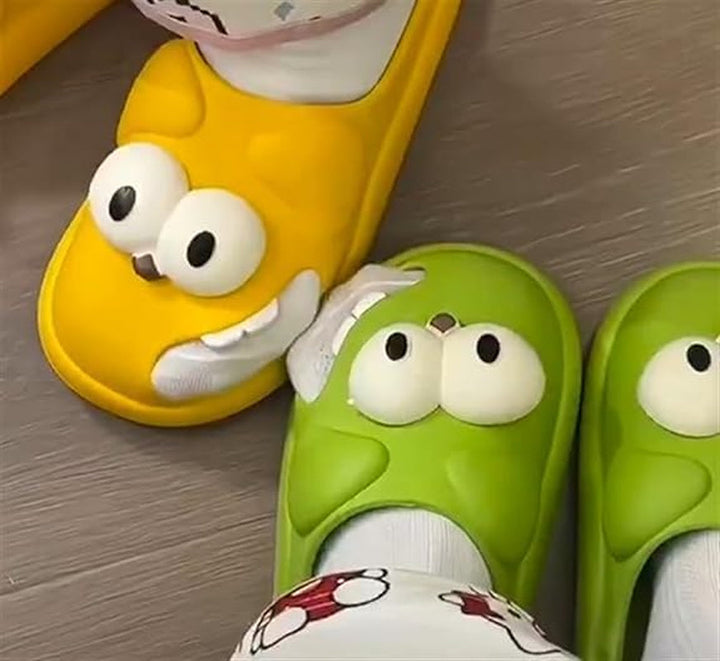 Modieuze SoleJoy unisex slippers met speelse twist. Perfecte mix van comfort en stijl voor elke voet.