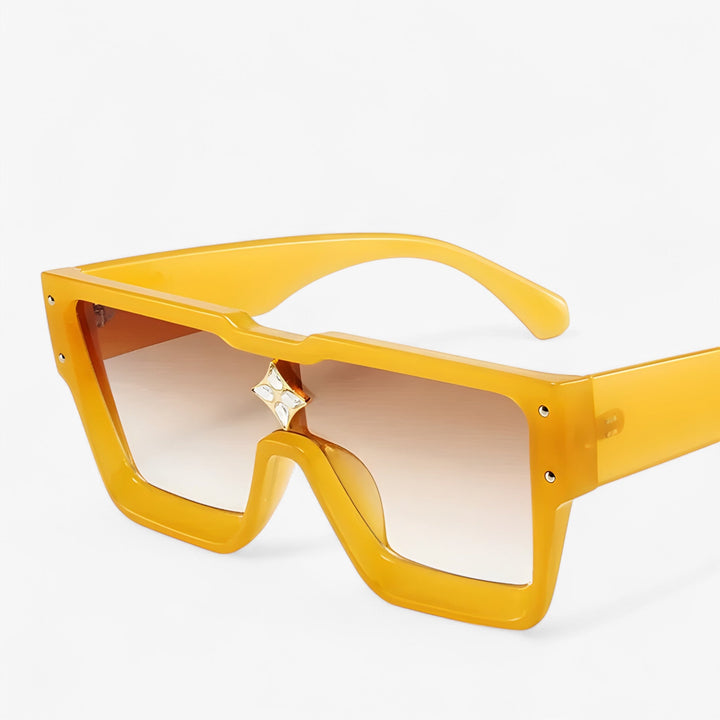 Unisex zonnebril met spiegelende UV400 glazen in vierkante punk stijl. Trendy mode accessoire voor elke outfit.