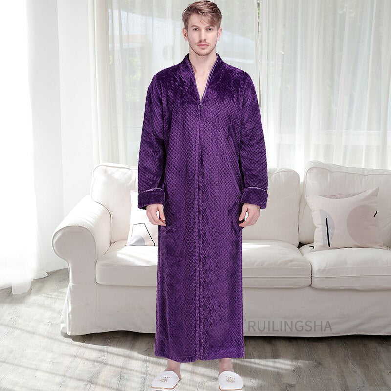 Warme nachtkleding: comfortabele unisex badjas met rits voor koele nachten.