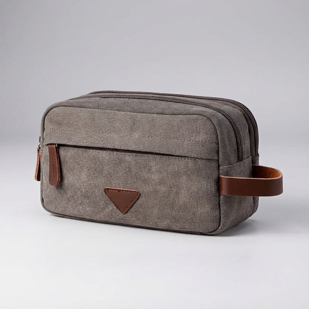 Stijlvolle unisex canvas reistoilettas met dubbel compartiment. Waterdicht en duurzaam reisaccessoire voor organisatie.