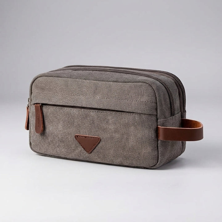 Stijlvolle unisex canvas reistoilettas met dubbel compartiment. Waterdicht en duurzaam reisaccessoire voor organisatie.