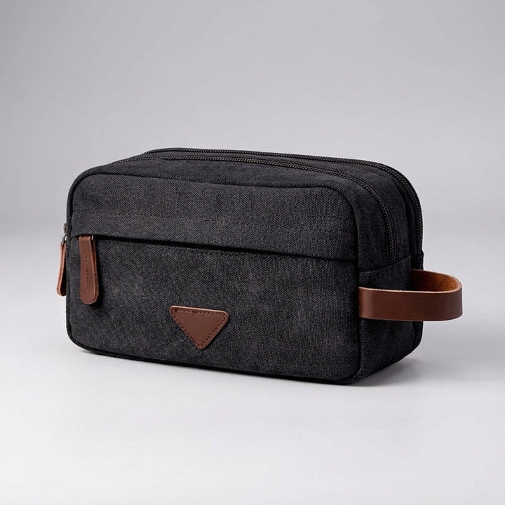 Ruime Tripelle toilettas met dubbel compartiment voor georganiseerde opslag van toiletartikelen op reis. Unisex model.