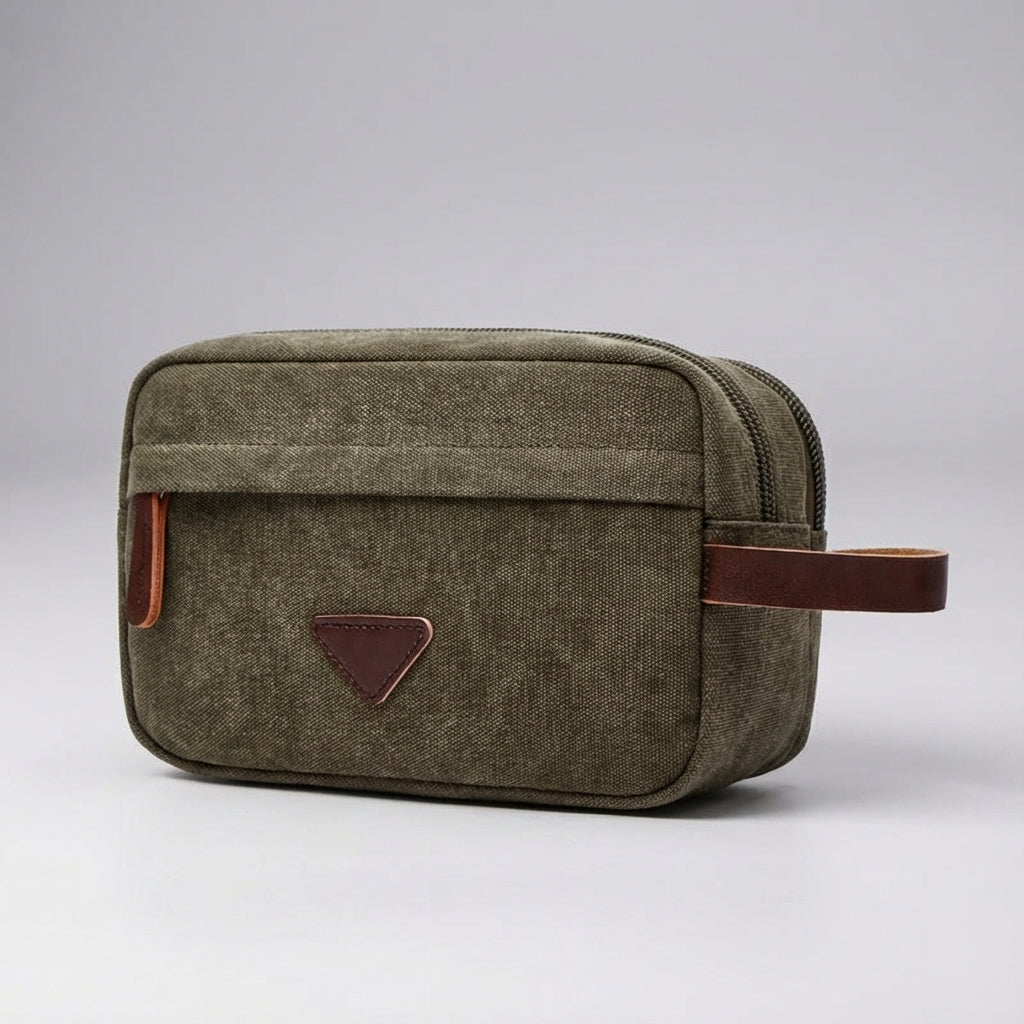 Praktische unisex Tripelle toilettas, waterdicht canvas en dubbel compartiment. Perfect voor geordend reizen en opbergen.