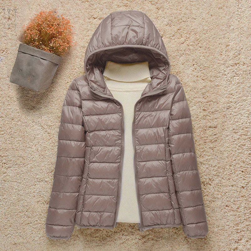 Duurzame ultralichte unisex gewatteerde jas met capuchon; biedt warmte zonder volume.