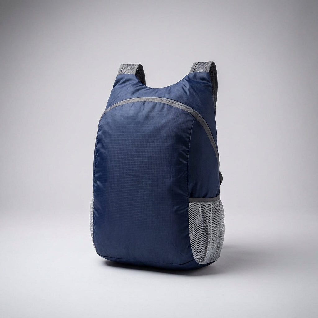 Ultralichte opvouwbare reistas, waterafstotend polyester, compact voor citytrips en essentials, past in backpocket.