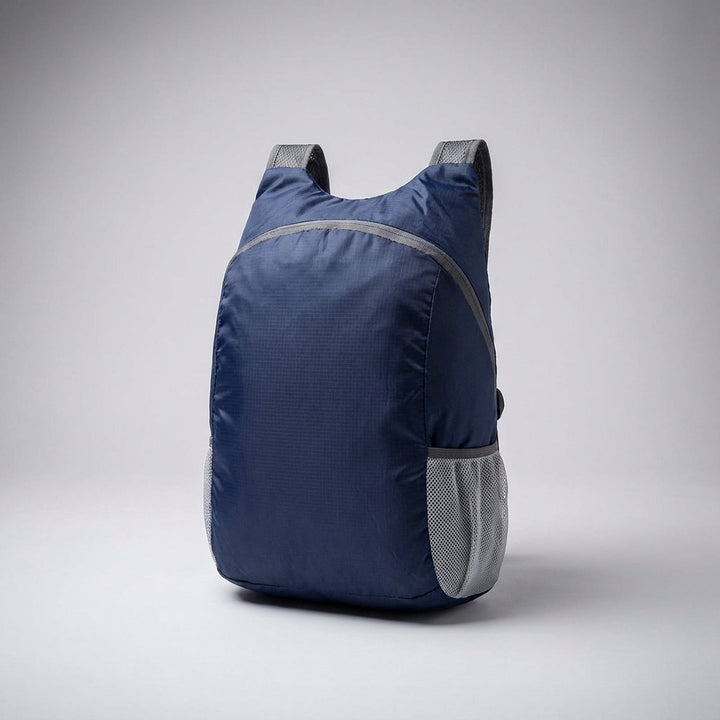 Ultralichte opvouwbare reistas, waterafstotend polyester, compact voor citytrips en essentials, past in backpocket.