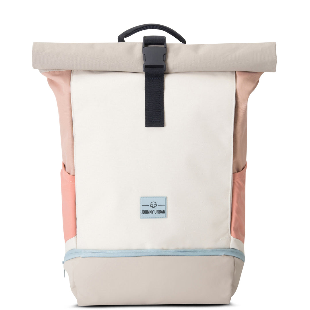 Zijaanzicht van de UrbanFlow rolltop rugzak, met gemakkelijke toegang tot externe vakken.