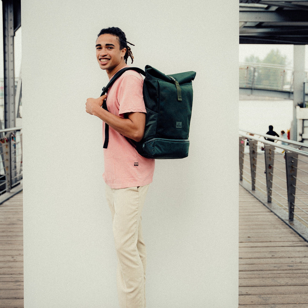 Productfoto van de UrbanFlow rolltop rugzak, toont de hoge kwaliteit en alle features.