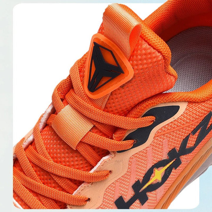Stijlvolle Velocity sportschoen met ademend bovenwerk en responsieve zool. Perfect voor snelheid en comfort.