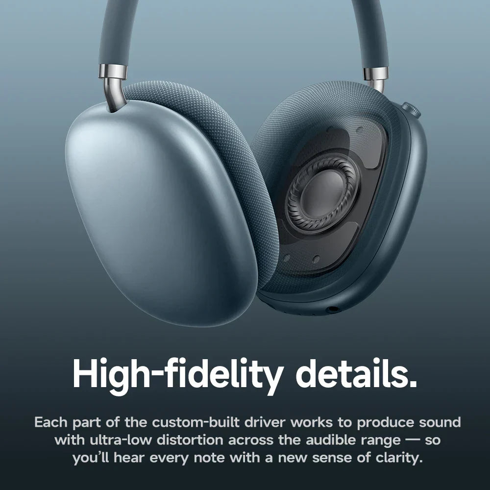 Gebruiker geniet van pure audio met de W65 Plus draadloze hoofdtelefoon, ANC dempt omgevingsgeluid effectief.