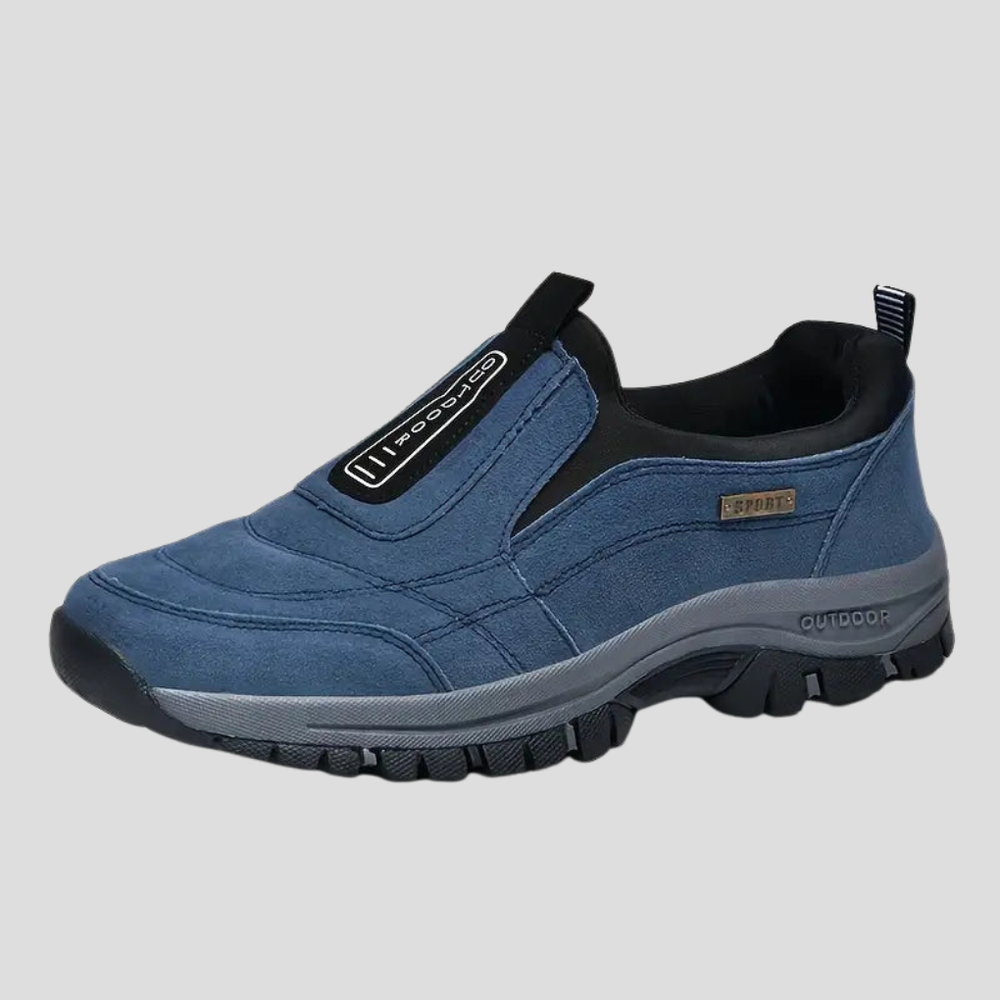 Gedetailleerde weergave van de robuuste zool van unisex wandelschoenen, voor optimale grip en stabiliteit outdoor.
