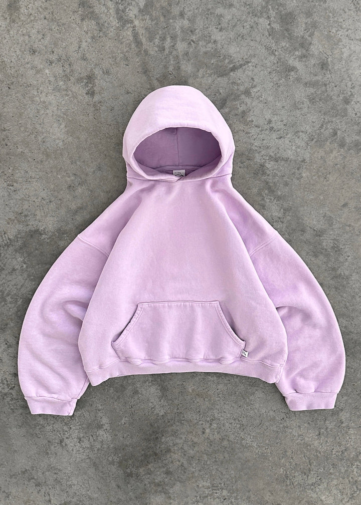 Ontspannen pasvorm unisex hoodie voor comfortabele herfst- en winterdagen.