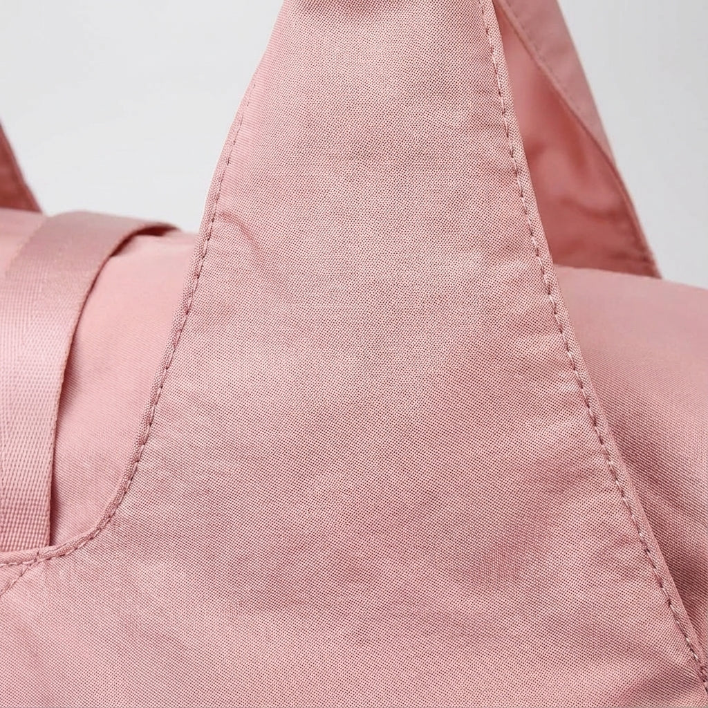 Ruime waterafstotende duffelbag, geschikt als reistas of gymtas, met apart schoenenvak.