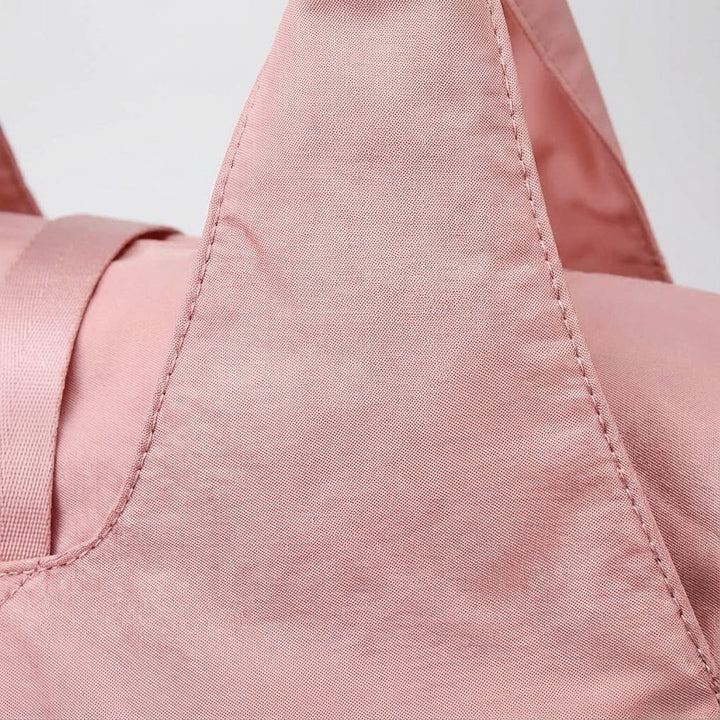 Ruime waterafstotende duffelbag, geschikt als reistas of gymtas, met apart schoenenvak.