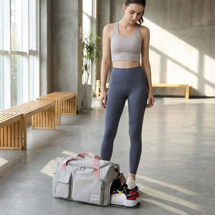 Unisex waterbestendige Travellea duffel reistas van nylon met schoenenvak en natvak, ideaal voor weekendtrips.