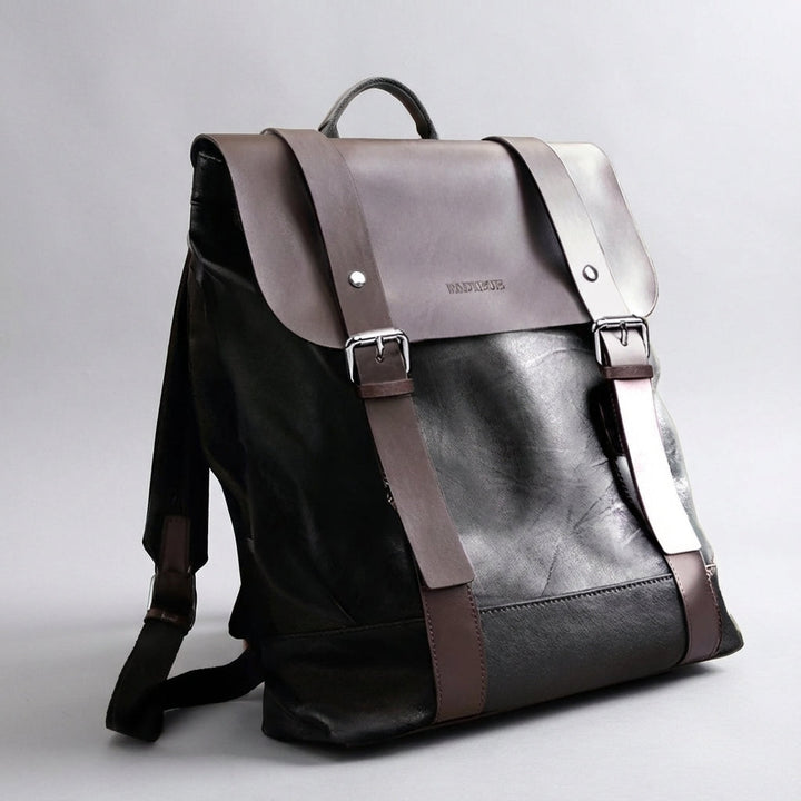 Stijlvolle waterdichte leren laptop rugzak voor zakelijk gebruik; perfect voor pendelen en reizen.