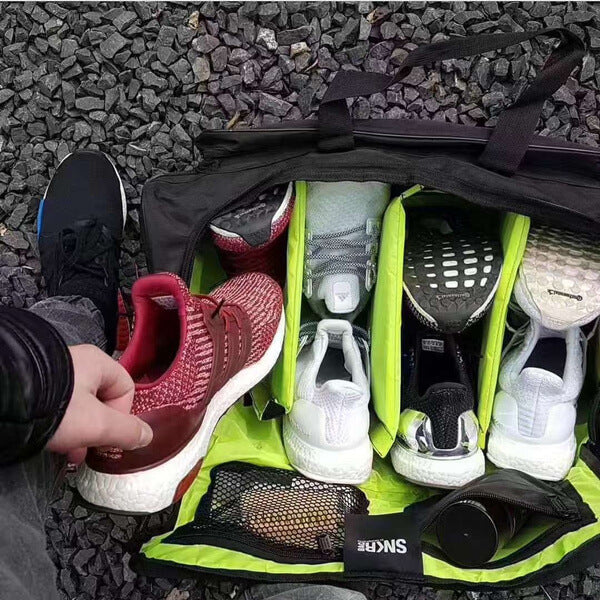 Waterdichte opbergtas voor reizen, met speciale vakken voor schoenen en accessoires.