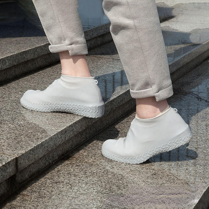 Duurzame waterdichte overschoenen van silicone voor fietsen en wandelen. Beschermt schoenen tegen regen, modder en vuil.