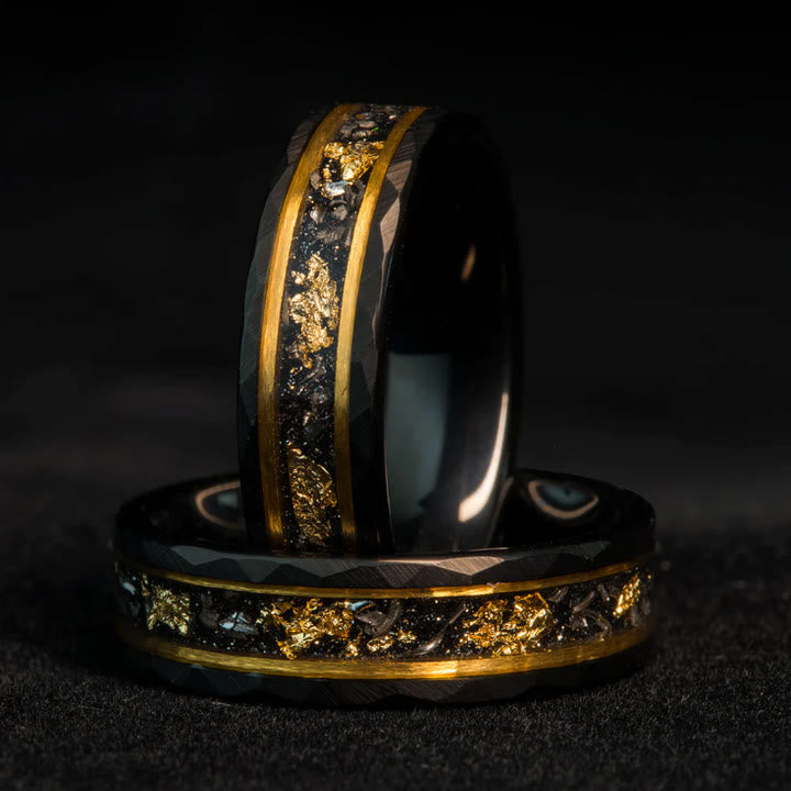 Stijlvolle gouden blad wolfram ring met echte zwarte meteoriet inlay, perfect unisex sieraad.