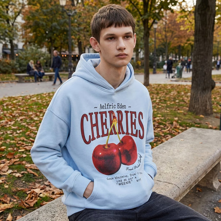 Comfortabele unisex pullover met levendige kersenprint, perfect als trendy sweatshirt voor dames en heren.