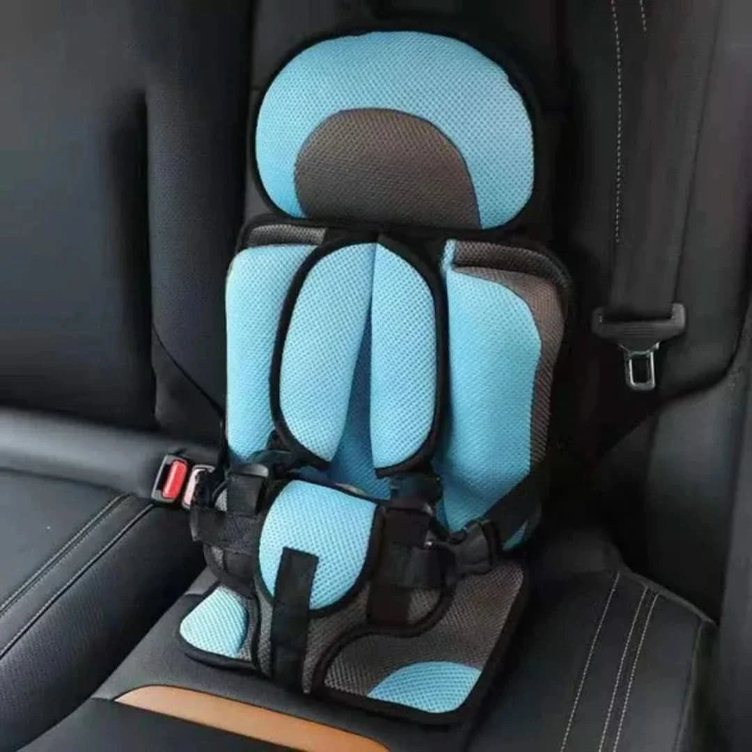 Compact en veilig draagbaar kinderzitje voor in de auto. Comfortabel ontwerp voor lange en korte ritten.