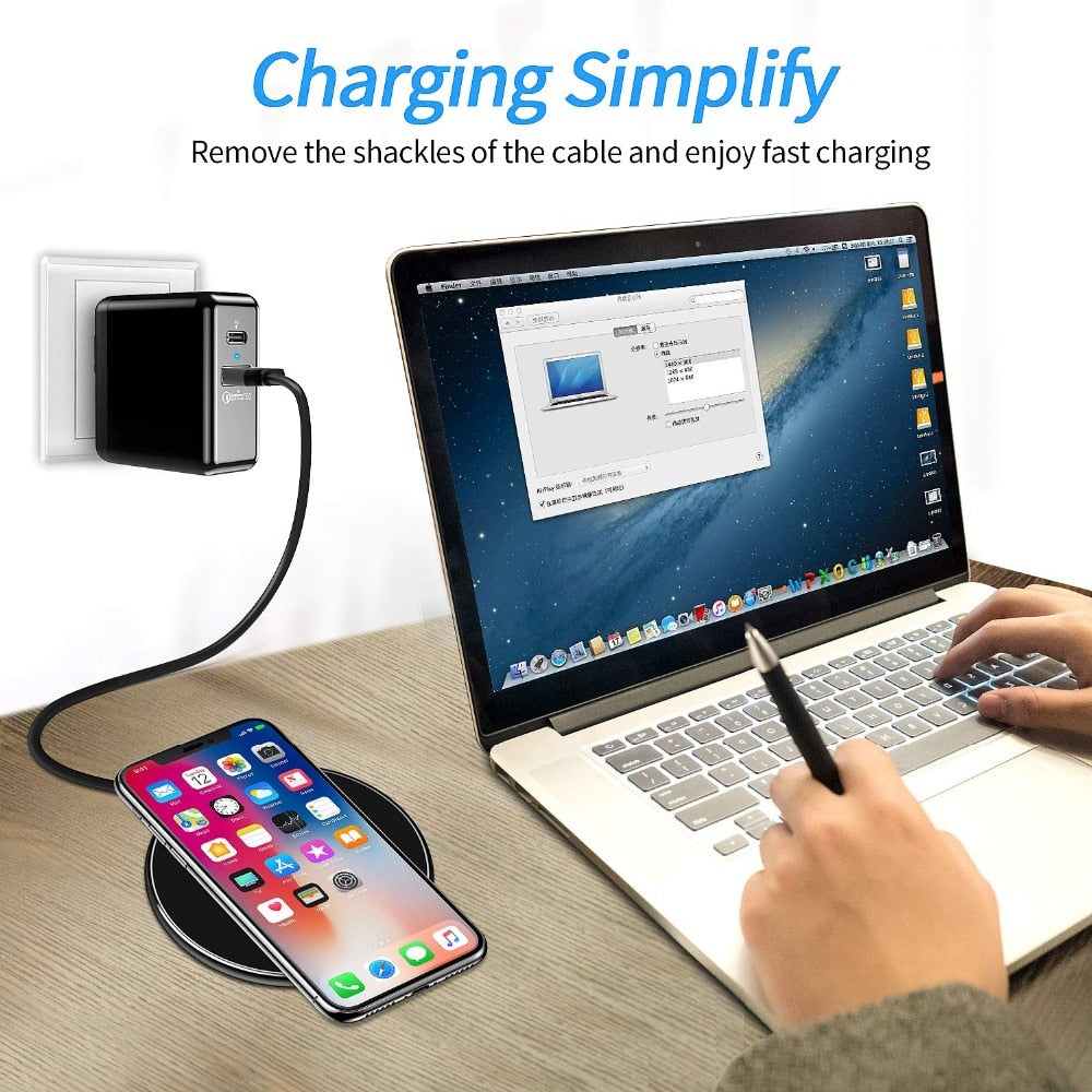 Zwarte draadloze oplaadpad 30W met USB-C, ideaal voor iPhone, Samsung en alle Qi-smartphones.