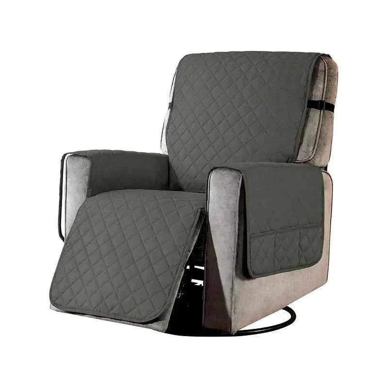 Stretch fauteuilhoes transformeert oude stoel, geeft woonkamer nieuw elan met modern design.