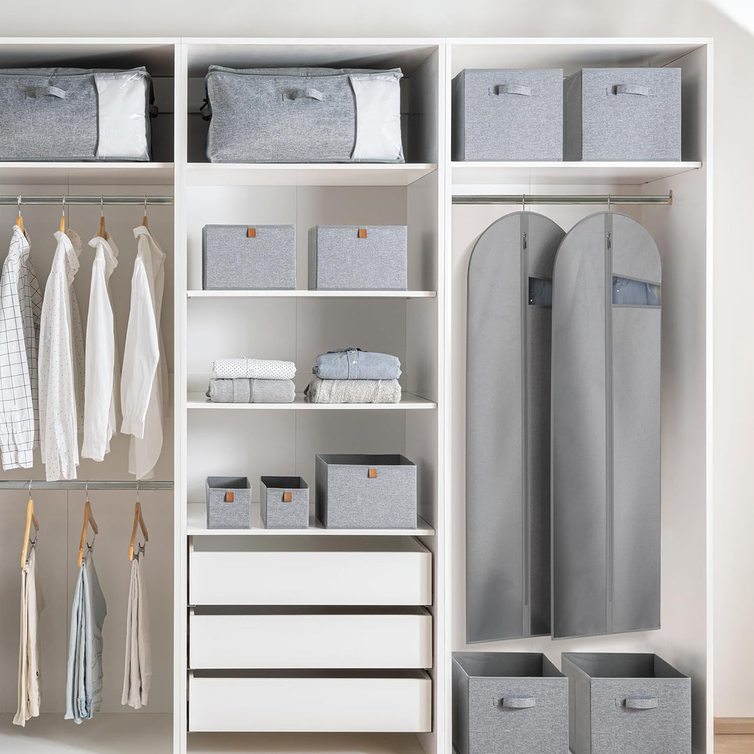 Ruim en veelzijdig: de reiskledingzak is geschikt voor diverse kledingstukken en stijlen.