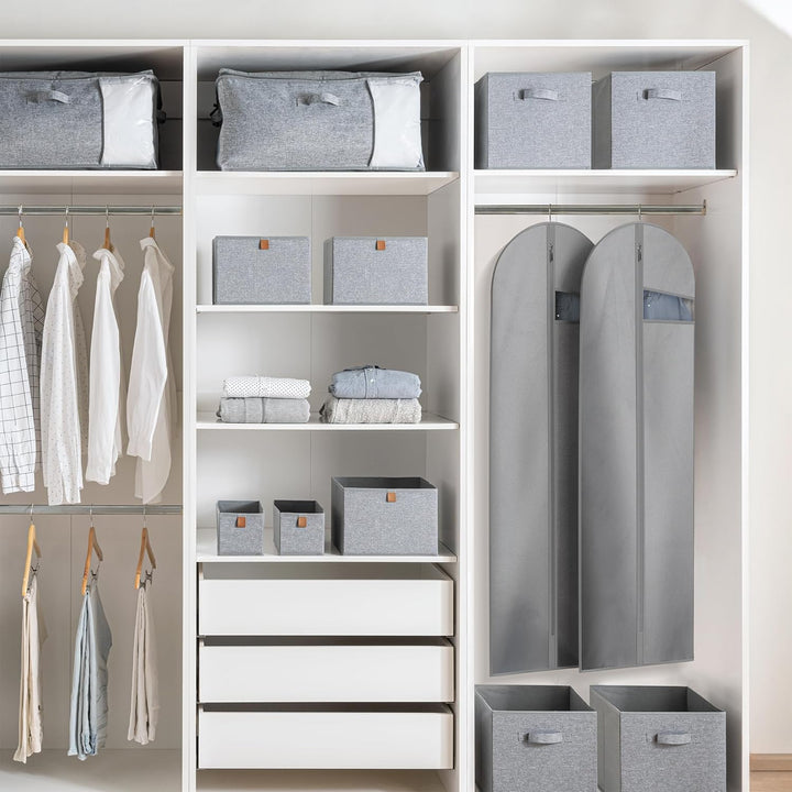 Ruim en veelzijdig: de reiskledingzak is geschikt voor diverse kledingstukken en stijlen.
