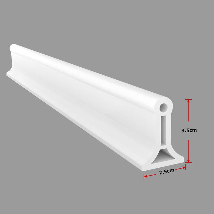 Gemakkelijk te installeren douchestrip, flexibele waterbarrière voor een permanent droge badkamer.