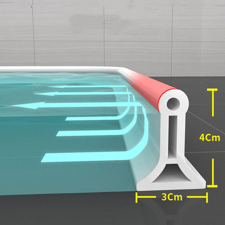 Moderne waterkering douchestrip, flexibel en zelfklevend voor een nette en droge badkamer.