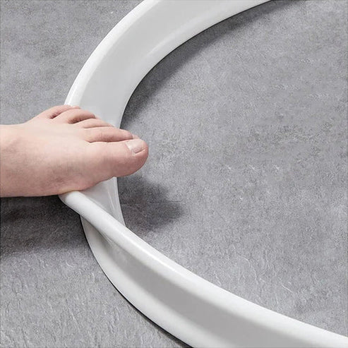 Effectieve vloerbescherming: siliconen douchestrip, waterbarrière voor optimale badkamerhygiëne.