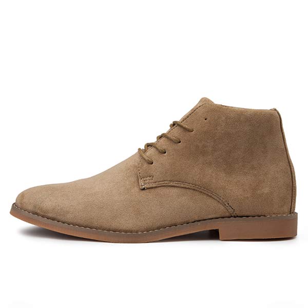 Comfortabele bruine UrbanStride Classic veterschoenen voor heren, ideaal voor casual en formeel gebruik.