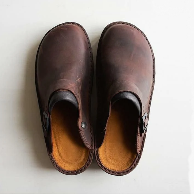 Dempende instapslippers voor heren, closed-toe design, bieden ultiem comfort en ontlasting.